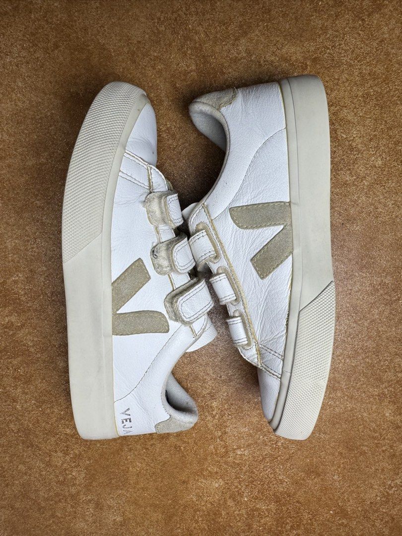 Veja (Category: Sneakers) located in Panabo. Submitted by shoerarefinds (Listing ID 1459028206, Image 3). Description: VĚJÄ (4) SIZE: EU 37 / 23 CM GOOD CONDITION, minimal heel drags LOCATION: PANABO CITY, DAVAO DEL NORTE, 8105 1800 FREESHIPPING.