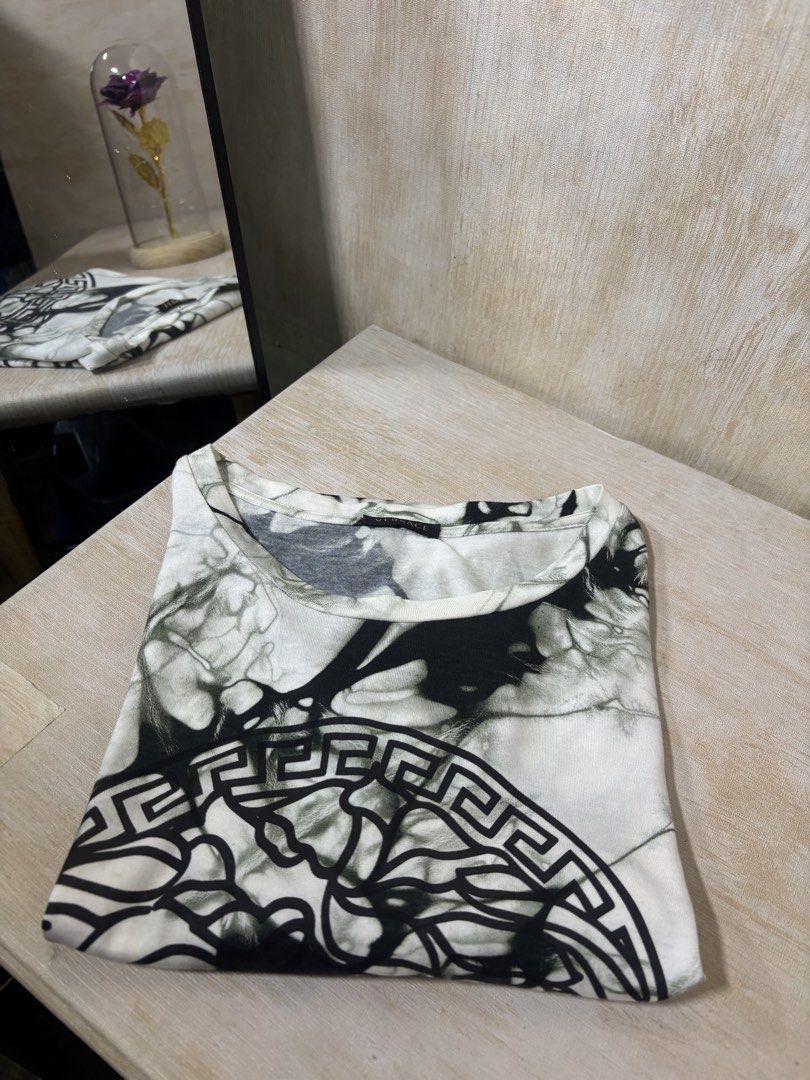 VERSACE MONO CHROME TIE DYE SHIRT (Category: Tshirts & Polo Shirts ) located in Cabuyao City. Submitted by pormanation-thrift-store (Listing ID 1459031319, Image 3). Description: VERSACE MONO CHROME TIE DYE SHIRT Condition: LIKE NEW Color rate: 10/10 (PWEDE SA MASELAN) Size: LARGE (SLIM)/ MEDIUM (REGULAR) Dimes: 20.5”Wx29”L Issue: NONE‼️ Price: 2500.