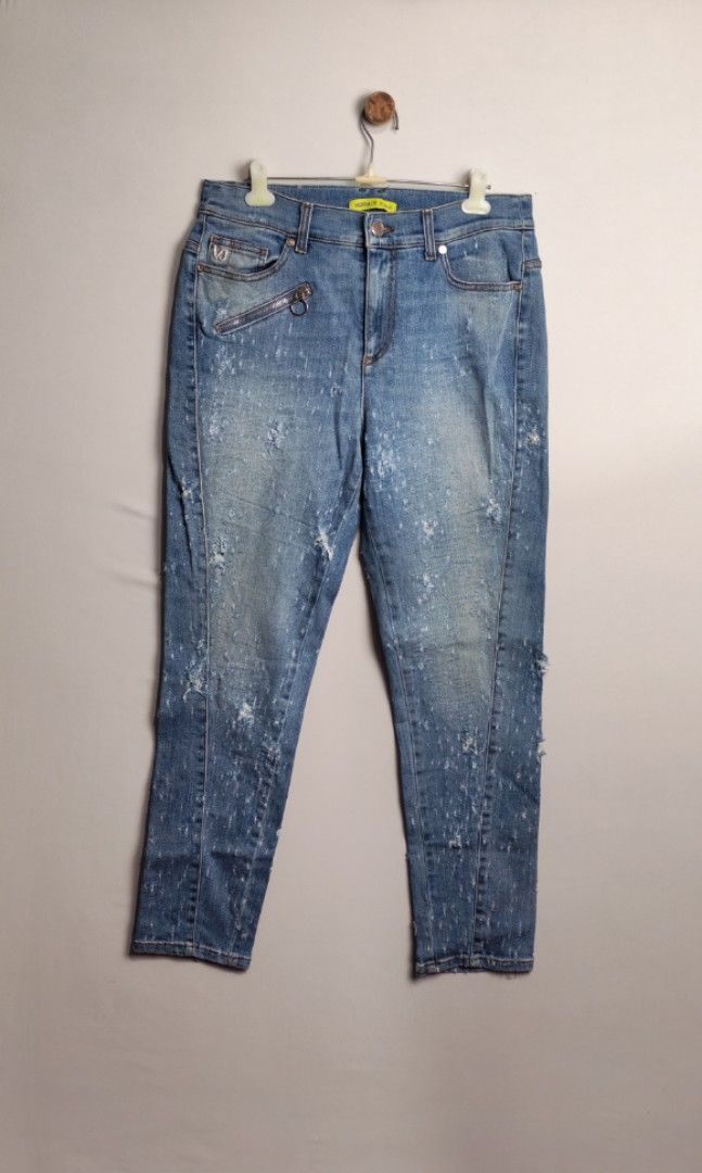 Versace Tattered Distressed Denim Jeans (Category: Jeans) located in Baguio. Submitted by luxuryph2600_eric (Listing ID 1458959141, Image 1). Description: Versace Jeans Denim Pants 📌 Details⬇️⬇️⬇️ 📍Excellent Condition 📍Dimes Waist 28-30" Length 37" Leg Opening 6" 📍Color Rate 10/10 📍Size Medium 💰 PRICE 1000 FREE SHIPING 📌Loc. Baguio City Shipping Via J&T Reminder : Items are Thrifted and carefully Selected from Thrift Stores/Box/Bales Photo