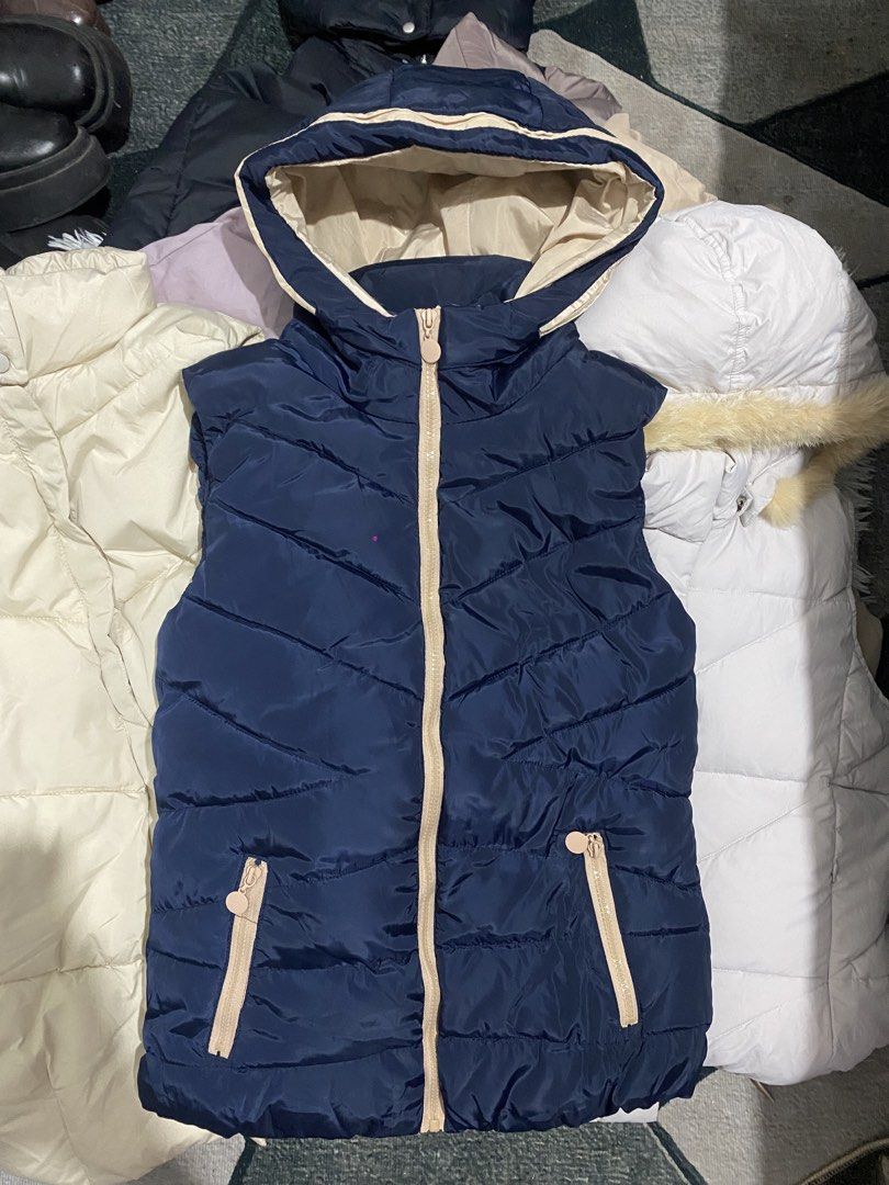 Vest puffer (Category: Others Tops) located in Baguio. Submitted by jelaitrift (Listing ID 1459029827, Image 1). Description: .