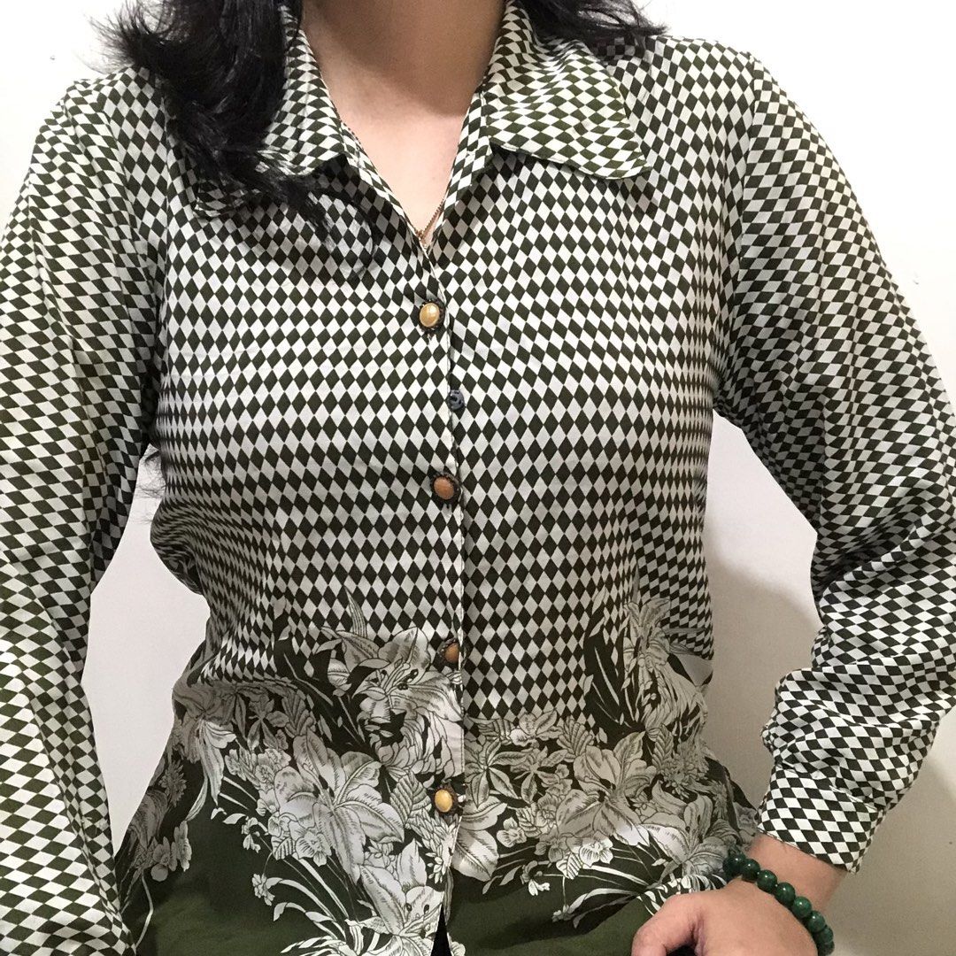 vintage / unique tops / office blouse / button-down (Category: Blouses) located in Davao. Submitted by Sheonclutter (Listing ID 1457924635, Image 2). Description: Green Flower Plaid Longsleeve Top * Pre-loved * Chiffon like tela (flowy, no need to iron) * M - L PAYO mop: gcash 159 + SF (shouldered by buyer) manage expectations!.
