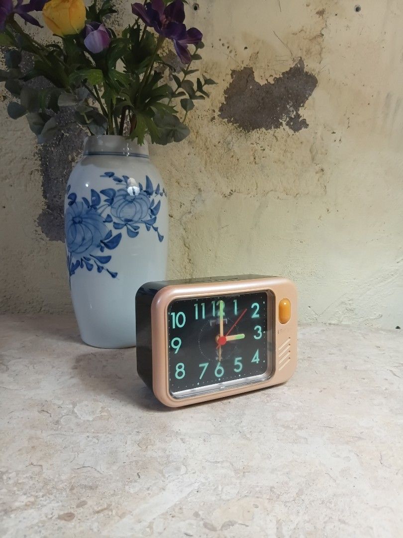 Vintage Alarm Clock (Category: Clocks) located in Marikina City. Submitted by brandodracu (Listing ID 1458952825, Image 2). Description: good condition all working accurate time bell alarm with light.