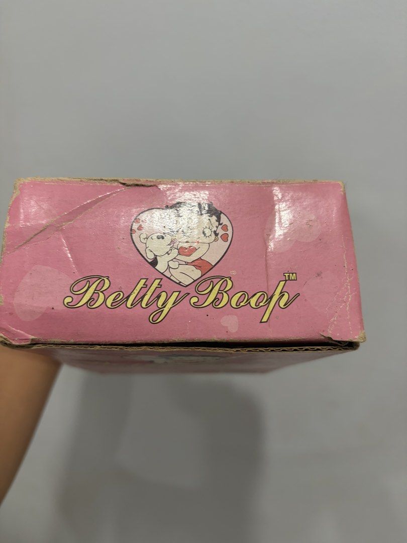 Vintage Betty Boop Analog Clock (Category: Clocks) located in Calabanga. Submitted by cali.stuff (Listing ID 1459019529, Image 3). Description: Vintage Betty Boop Round Analog Clock Brandnew Deadstock .