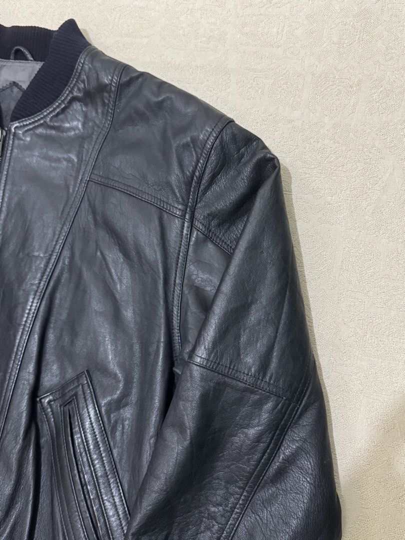 Vintage Crocodile Boxy Leather Bomber Jacket (Category: Coats, Jackets and Outerwear) located in Angeles City. Submitted by luigisells (Listing ID 1459033027, Image 3). Description: Size L L26” W24.5” Excellent Condition Issue/s: none MOP: Gcash or Bank Transfer Courier: J&t Express.