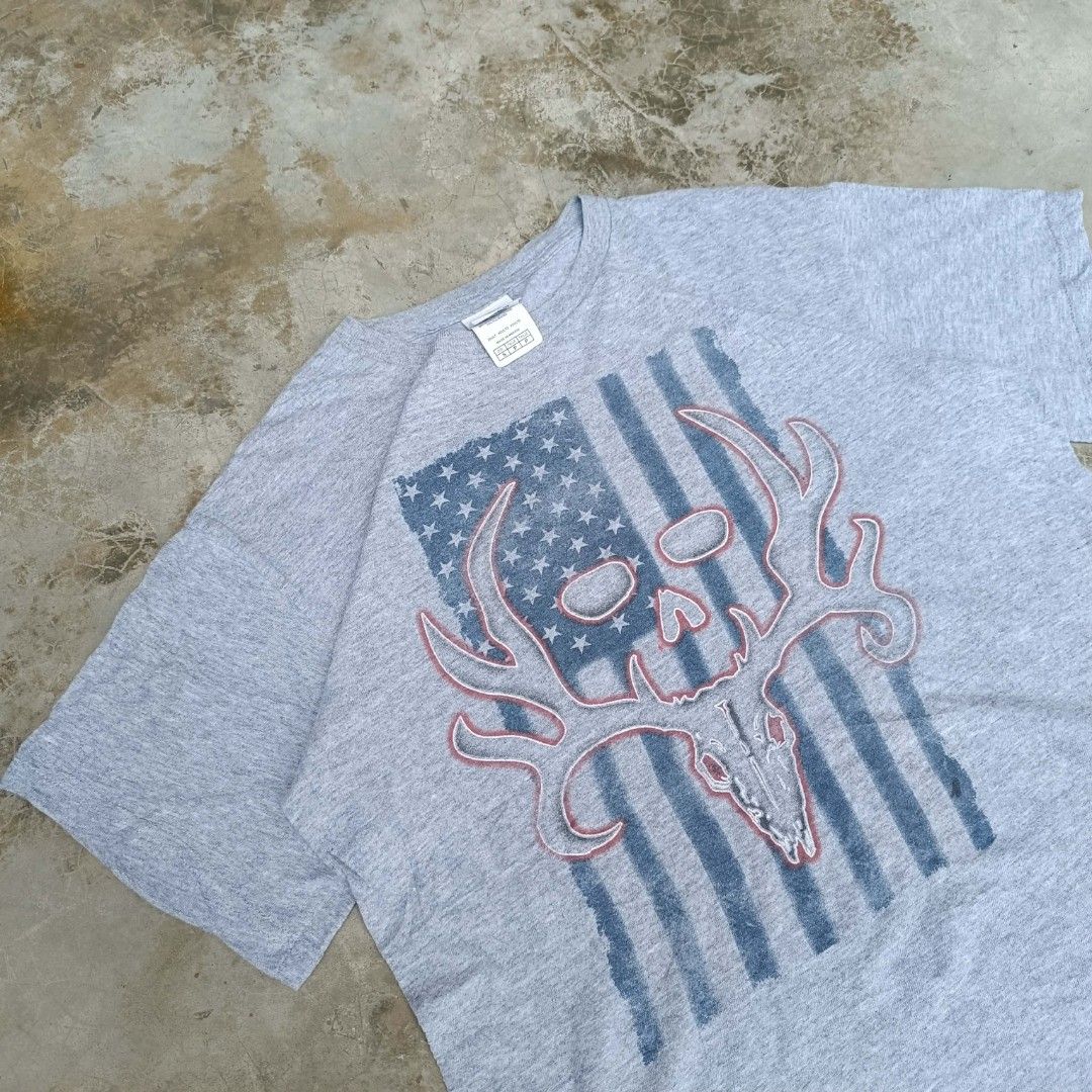 vintage Delta pro weight y2k graphic tee (Category: Tshirts & Polo Shirts ) located in Ozamiz City. Submitted by drithrft (Listing ID 1458936819, Image 2). Description: Dimensions (inches) Width - 19 Length - 25.5 Condition - 10/10 Issue - tiny washable dot stains (not noticeable).