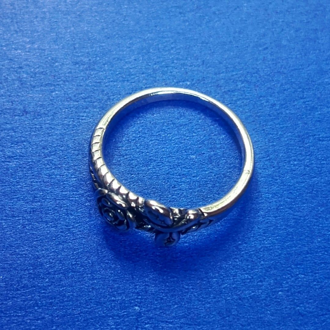 Vintage Distress Floral Ring (Category: Rings) located in Rizal. Submitted by moon_shop_offers (Listing ID 1459088474, Image 2). Description: Perfect for daily use Lightweight Good for gifting.