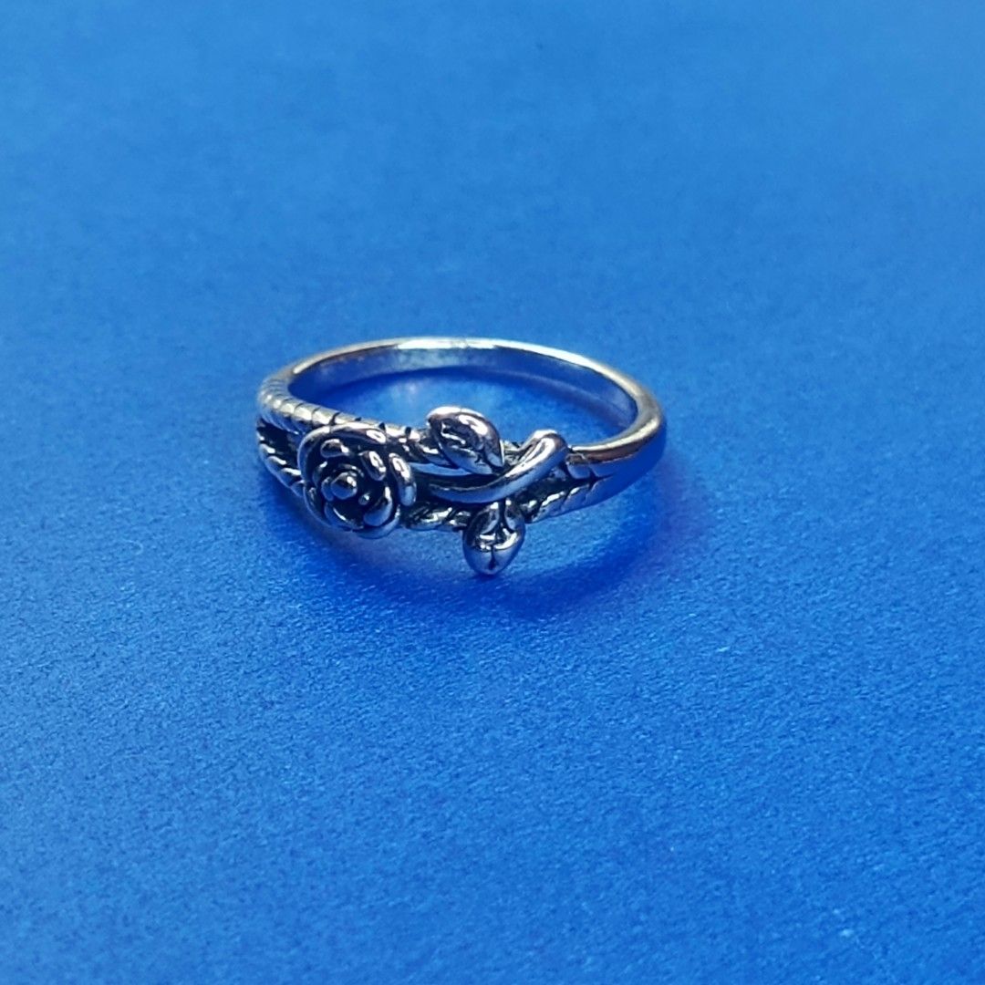 Vintage Distress Floral Ring (Category: Rings) located in Rizal. Submitted by moon_shop_offers (Listing ID 1459088474, Image 1). Description: Perfect for daily use Lightweight Good for gifting.