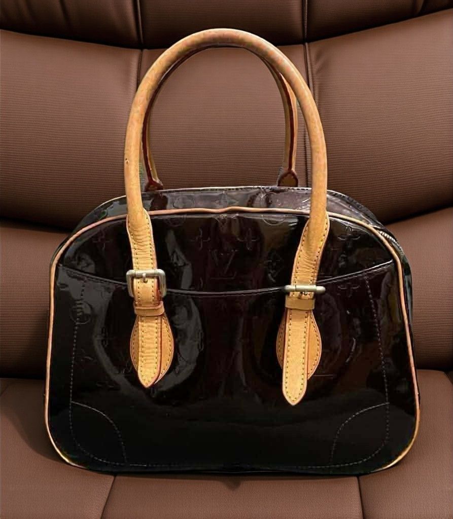 Vintage Vernis Amarante (Category: Shoulder Bags) located in Quezon City. Submitted by luxxechic (Listing ID 1458993344, Image 1). Description: patent leather no issue japan preloved actual photo posted mop: gcash.