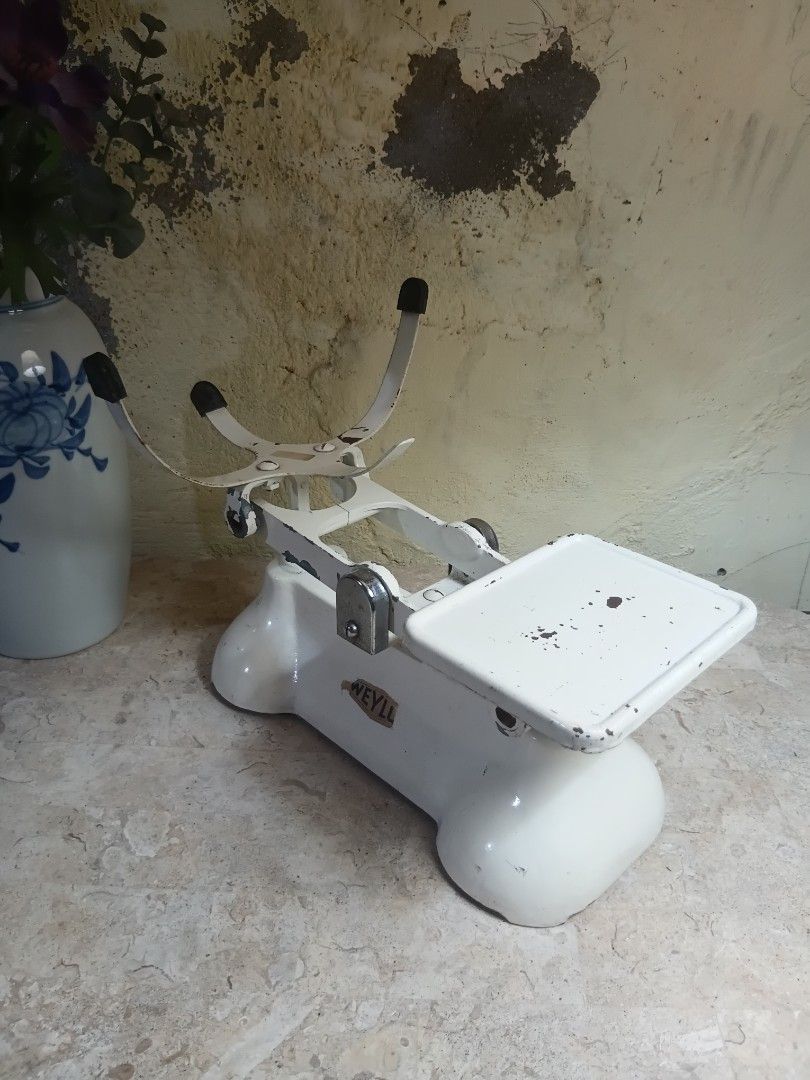 Vintage Weighing Scale (Category: Health Monitors & Weighing Scales) located in Marikina City. Submitted by brandodracu (Listing ID 1458952049, Image 3). Description: cast iron.