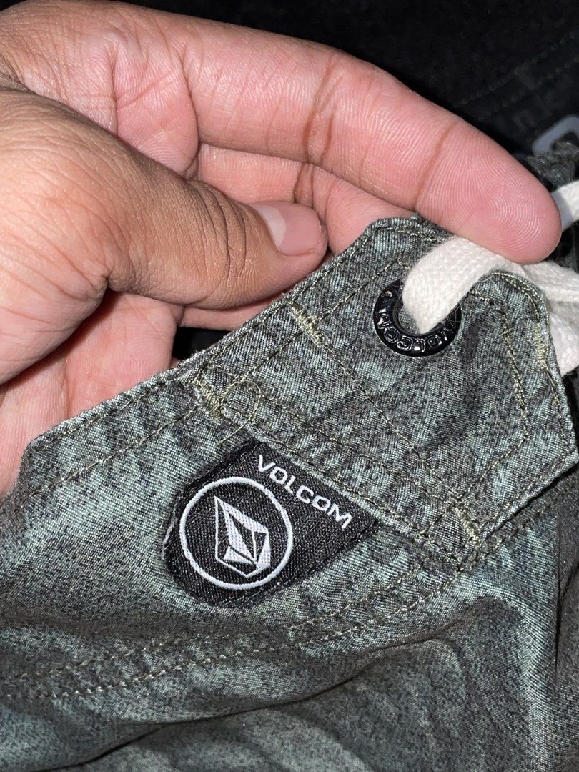 Volcom Board Short (Category: Shorts) located in Las Pinas. Submitted by rdcthriftedshop (Listing ID 1458921209, Image 3). Description: 📦 Volcom Board Short Waistline: 30 up to 32 Length: 21 Color rate: 10/10 Condition: Good as new condition No Issue.