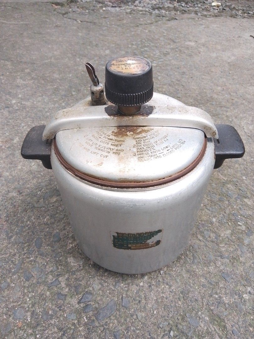 Vtg Skyline Pressure Cooker (Category: Cookware & Accessories) located in Antipolo. Submitted by arn_thrifts_collections (Listing ID 1459023579, Image 1). Description: VTG SKYLINE PRESSURE COOKER 50-70'S 5K+SF GOOD CONDITION.