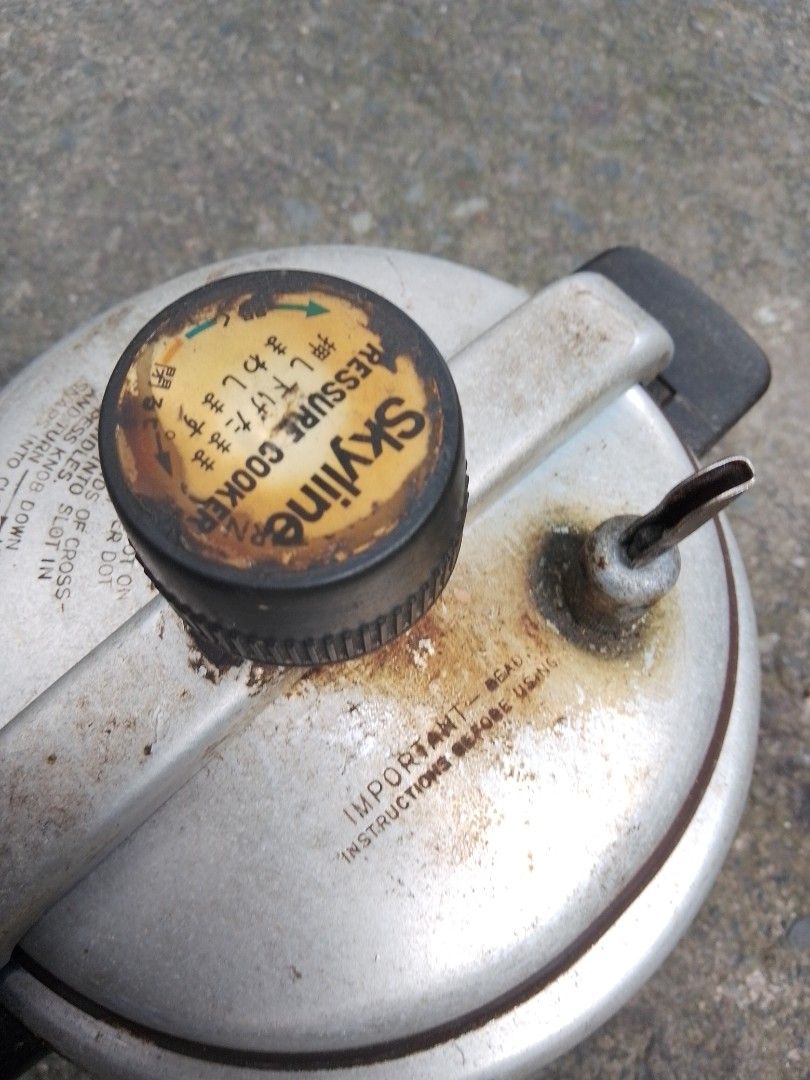 Vtg Skyline Pressure Cooker (Category: Cookware & Accessories) located in Antipolo. Submitted by arn_thrifts_collections (Listing ID 1459023579, Image 3). Description: VTG SKYLINE PRESSURE COOKER 50-70'S 5K+SF GOOD CONDITION.
