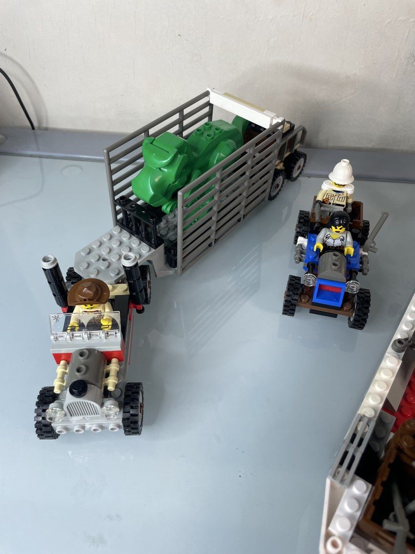 W5975 T-rex Transport (Category: Vehicle & Diecast Models) located in Plaridel. Submitted by collectorscamp (Listing ID 1458934065, Image 3). Description: W5975 T-rex Transport Complete set Price 4000+sf.