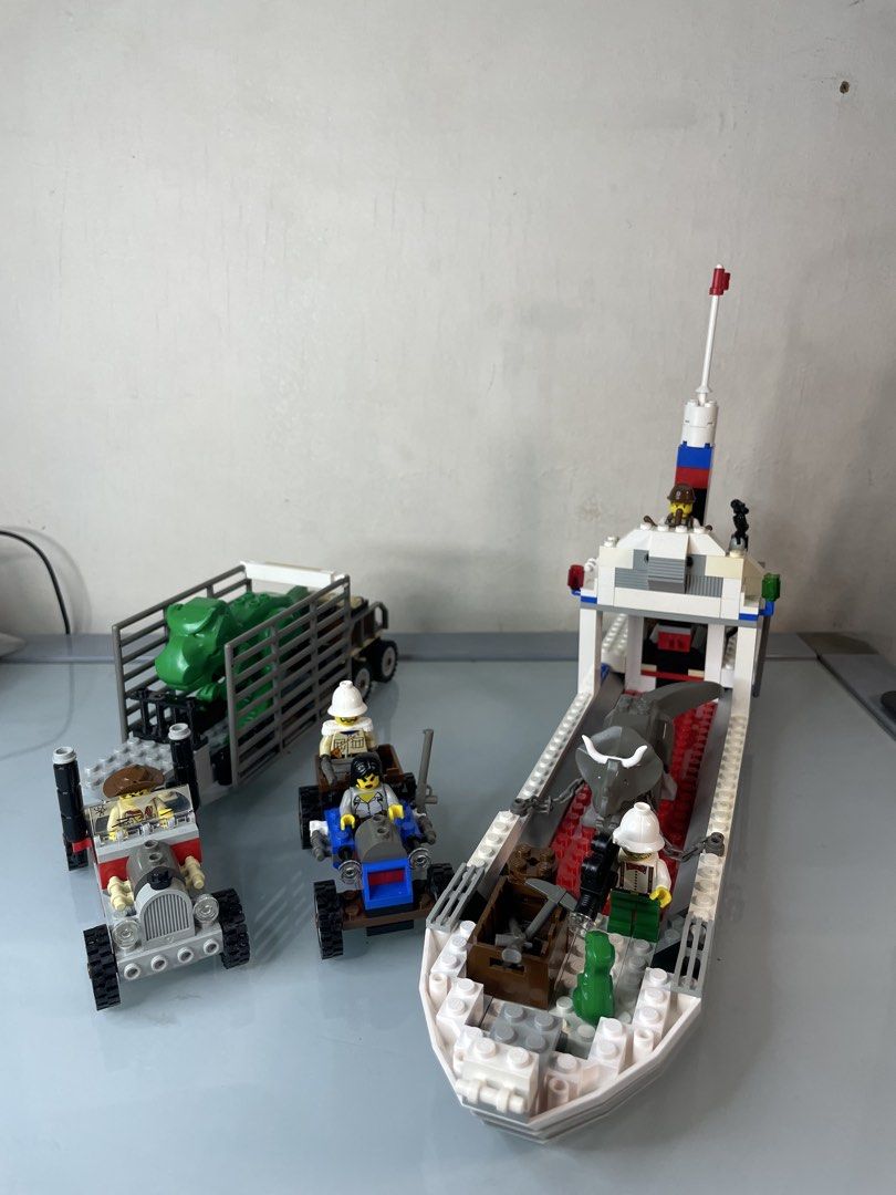 W5975 T-rex Transport (Category: Vehicle & Diecast Models) located in Plaridel. Submitted by collectorscamp (Listing ID 1458934065, Image 1). Description: W5975 T-rex Transport Complete set Price 4000+sf.