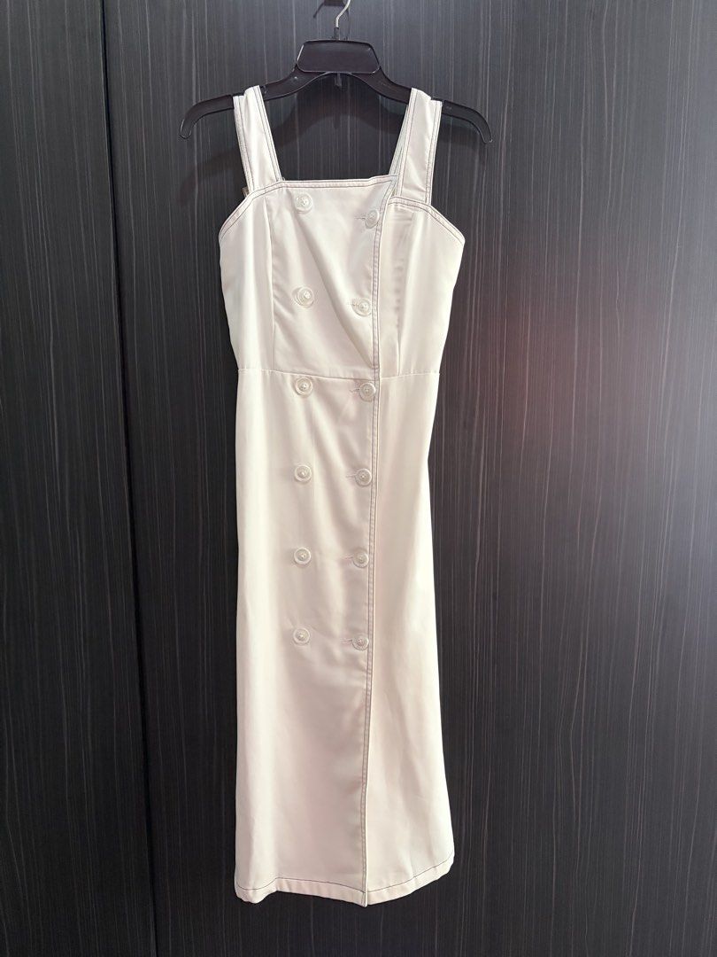 White dress with buttons (Category: Dresses) located in Manila. Submitted by thekidshop (Listing ID 1459026925, Image 1). Description: .