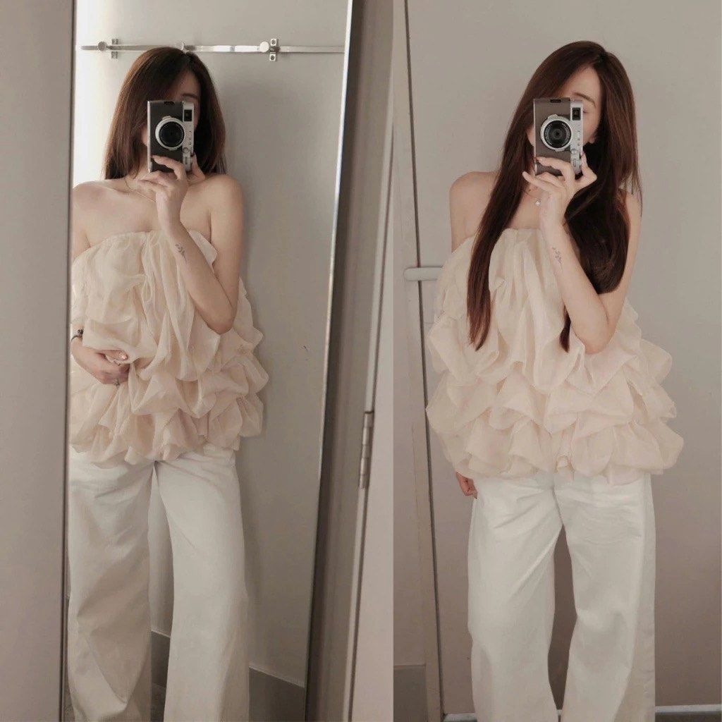 White Ruffle Top (Category: Blouses) located in Manila. Submitted by saab_mnl (Listing ID 1459064654, Image 1). Description: Used once only. Free size!! ✨.