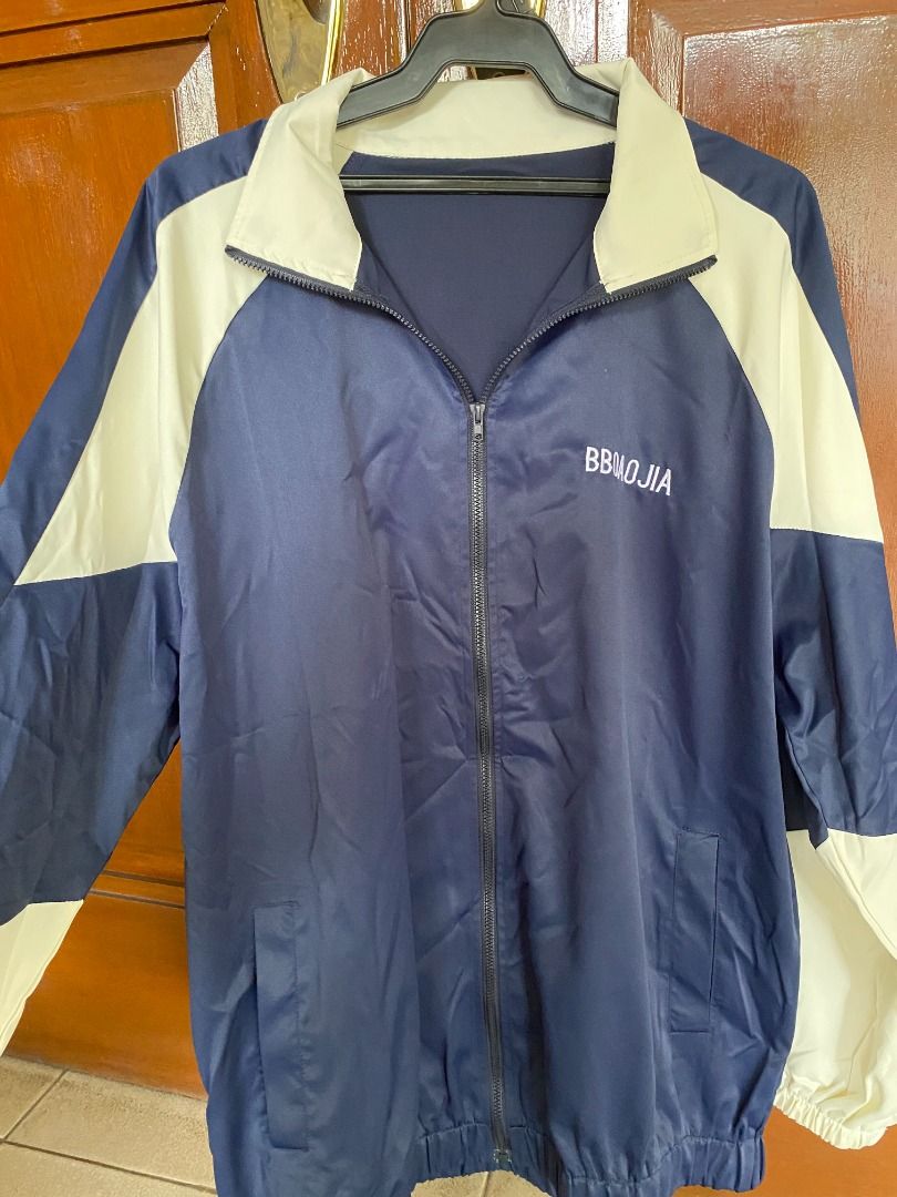 Windbreaker (Category: Coats, Jackets and Outerwear) located in Makati City. Submitted by dims69 (Listing ID 1458989605, Image 3). Description: For shipping or meet ups in Makati.