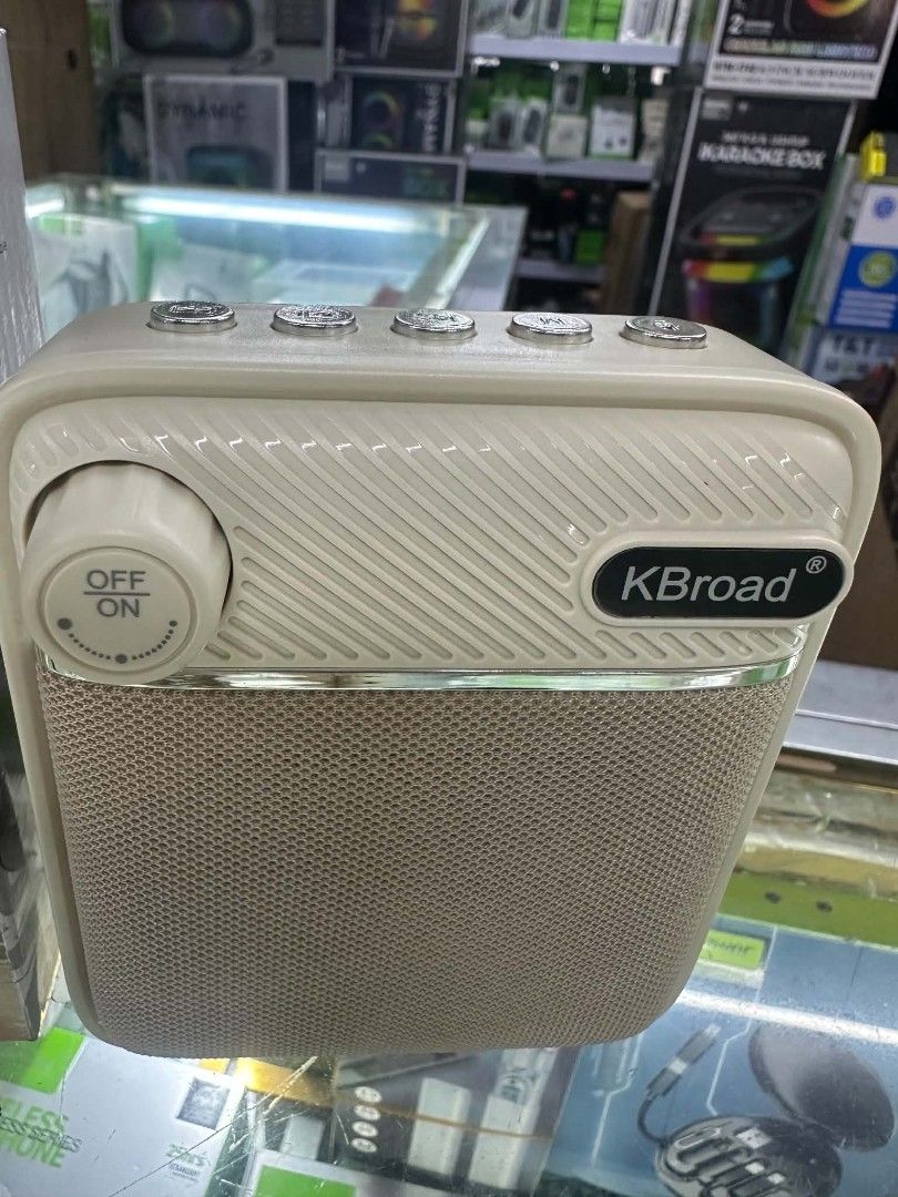 Wireless lapel mic (Category: Microphones) located in Manila. Submitted by erick80762 (Listing ID 1459067494, Image 3). Description: .