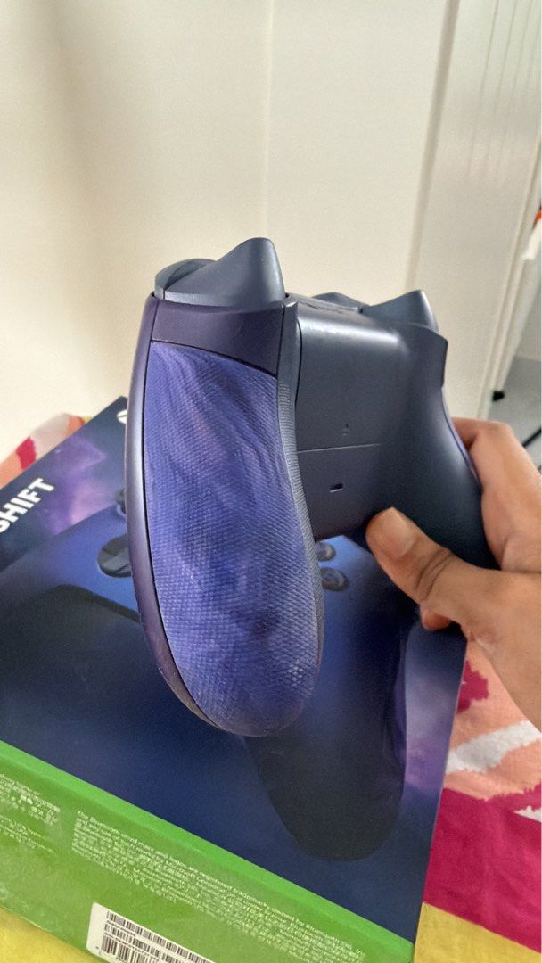 Xbox Wireless Controller - Stellar Shift (Category: Controllers) located in Kuala Lumpur. Submitted by pswizzlex0 (Listing ID 1458923002, Image 2). Description: - Xbox Wireless Controller - Stunning deep purple and blue iridescent finish - Black buttons and joysticks - Ideal for an enhanced gaming experience.