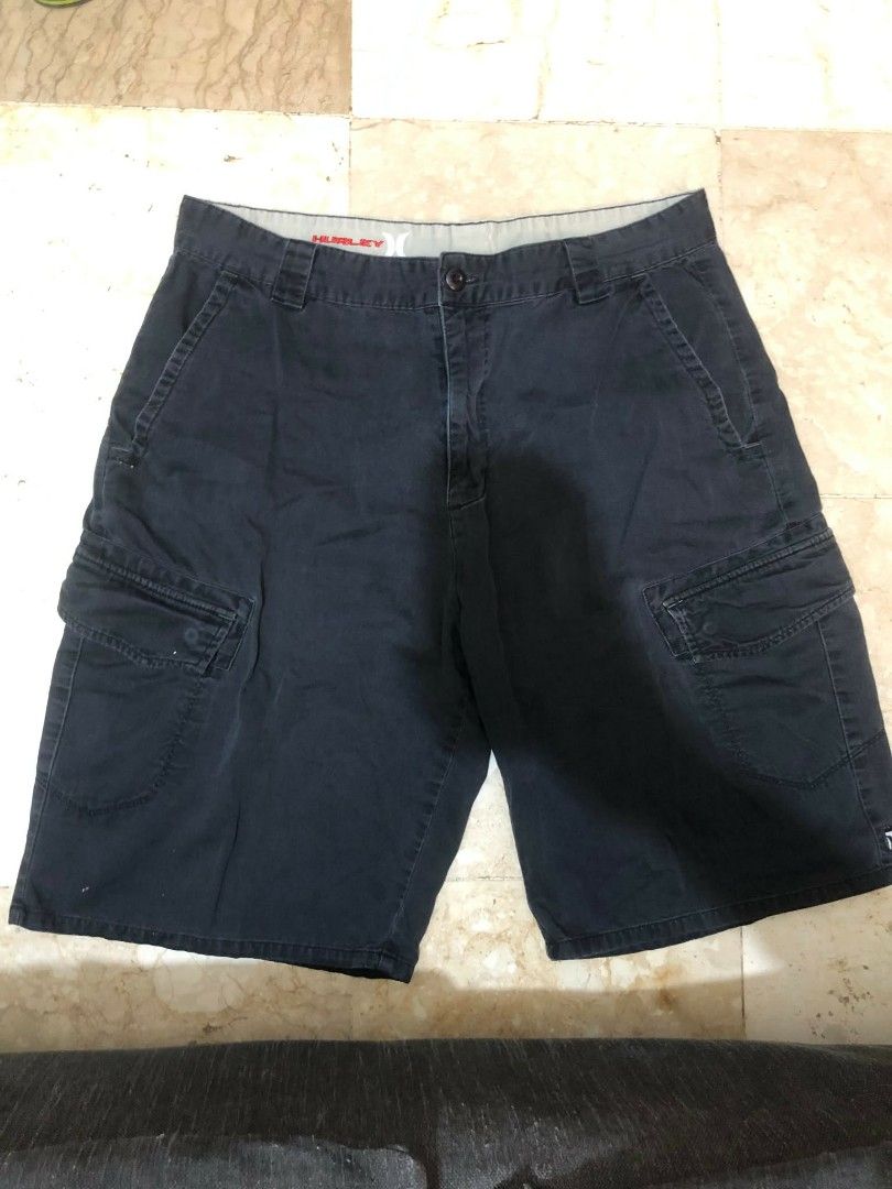 Y2k hurley cargo sz 34 (Category: Shorts) located in Daraga. Submitted by arkhoholic (Listing ID 1458969229, Image 1). Description: in very good condition sz 34 17.5x21.