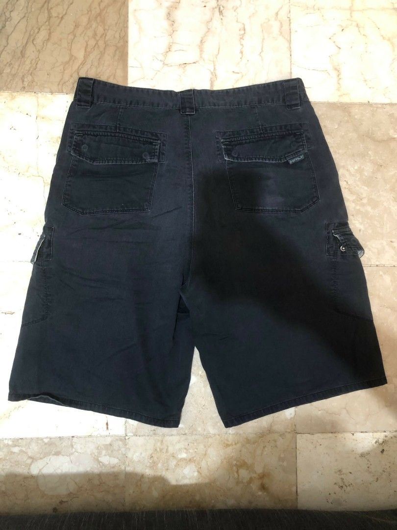 Y2k hurley cargo sz 34 (Category: Shorts) located in Daraga. Submitted by arkhoholic (Listing ID 1458969229, Image 2). Description: in very good condition sz 34 17.5x21.