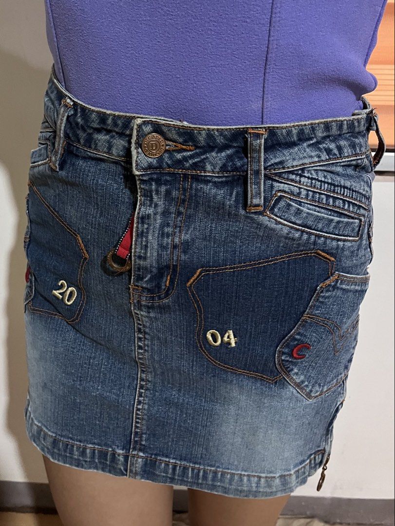 Y2K Style Denim Mini Skirt (Category: Skirts) located in Subic. Submitted by httpsuflea (Listing ID 1459046739, Image 2). Description: - has unique pocket embroidery: '20' and '04' - Stylish zipper details - rfs: declutterring - model's waist: 26.