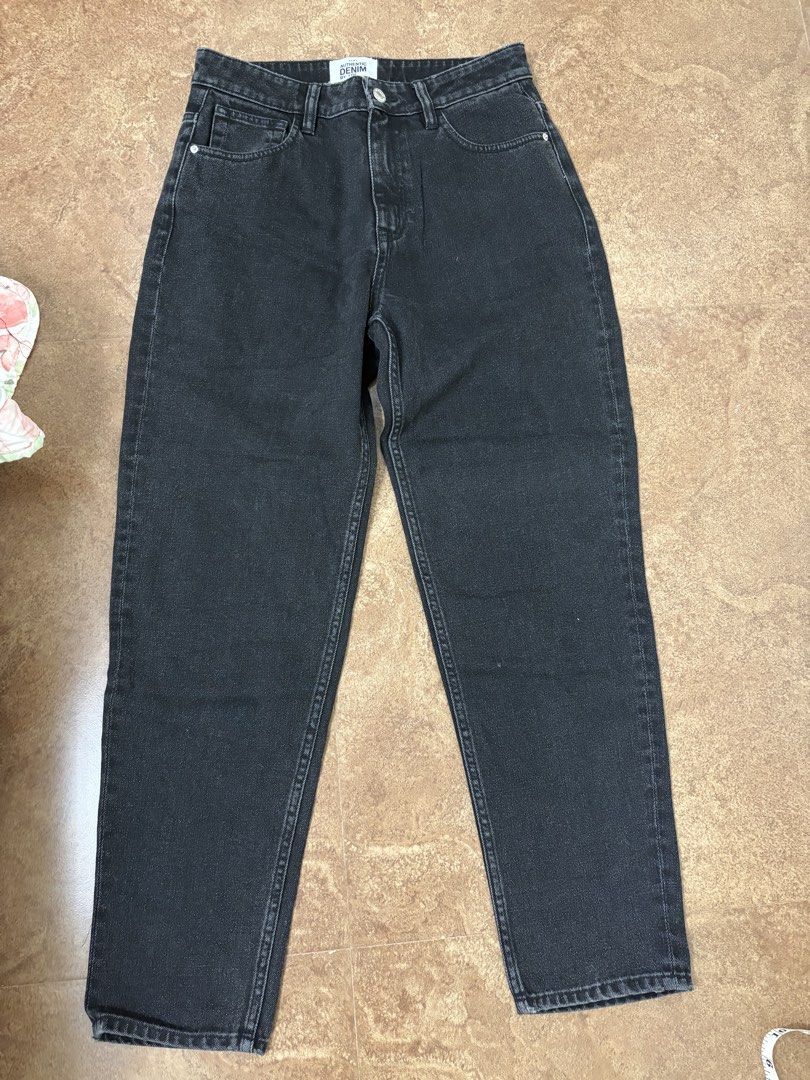 Zara Authentic Denim by TRF Black Jeans (Category: Jeans) located in Binangonan. Submitted by 37731n (Listing ID 1458941114, Image 2). Description: - Zara TRF Black Denim Jeans - High-waisted style - Tapered leg - Classic five-pocket design - Made in Bangladesh - Size: EUR 36 / USA 4 / MEX 28 - Ideal for casual wear waist 14 inch laid flat fits 26-27”waist Length 38” Inseam 27” .