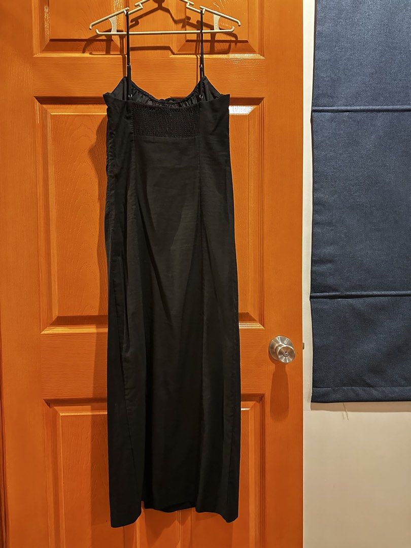 Zara Black Long Dress with Slit (Category: Dresses) located in Angeles City. Submitted by luxenstuff (Listing ID 1458992866, Image 2). Description: - Zara black long dress Small on tag (fits XS-S) - Adjustable string straps - Tie front detail - Smocked back panel for a comfortable fit Bust 32-34 26-28 - Side slit for easy movement - Length: 51 inches - Fits sizes XS-S Kept unused 10/10.