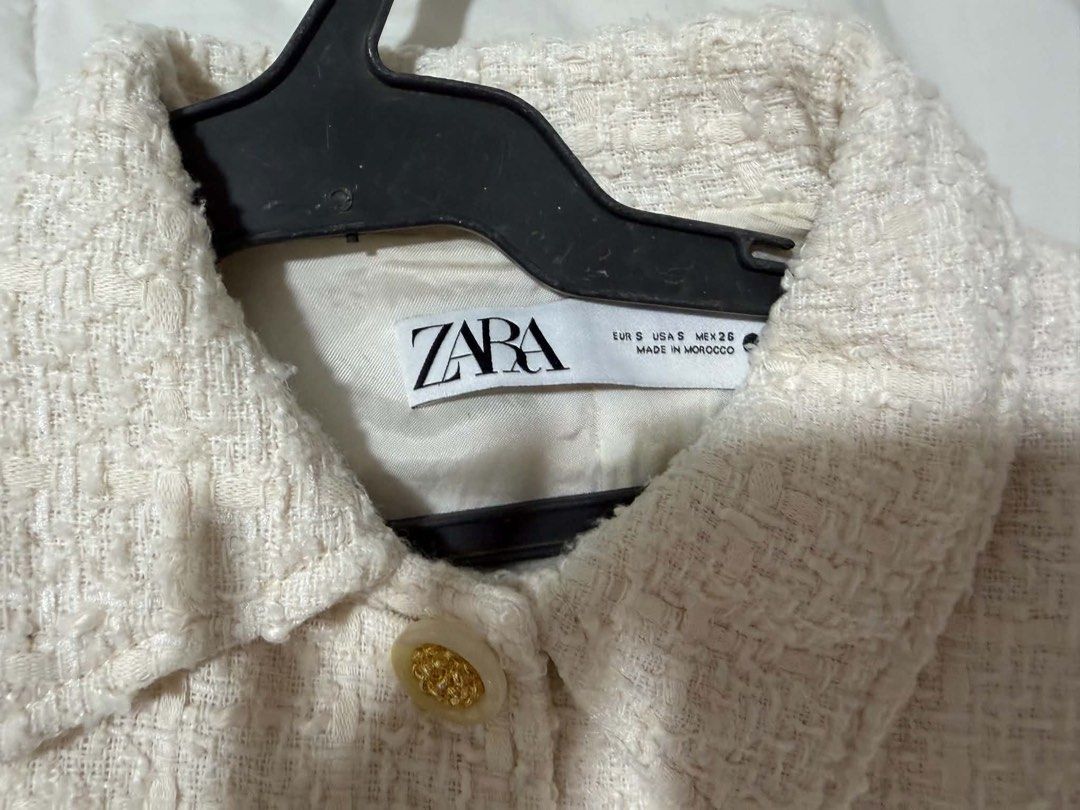 ZARA Cream Buttoned Collar Blazer with Flap (Category: Coats, Jackets and Outerwear) located in Quezon City. Submitted by alexandria7 (Listing ID 1459021107, Image 2). Description: .