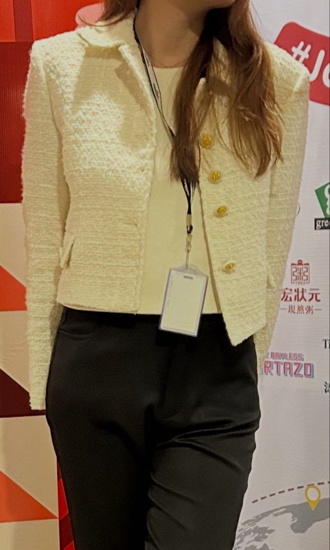 ZARA Cream Buttoned Collar Blazer with Flap (Category: Coats, Jackets and Outerwear) located in Quezon City. Submitted by alexandria7 (Listing ID 1459021107, Image 3). Description: .