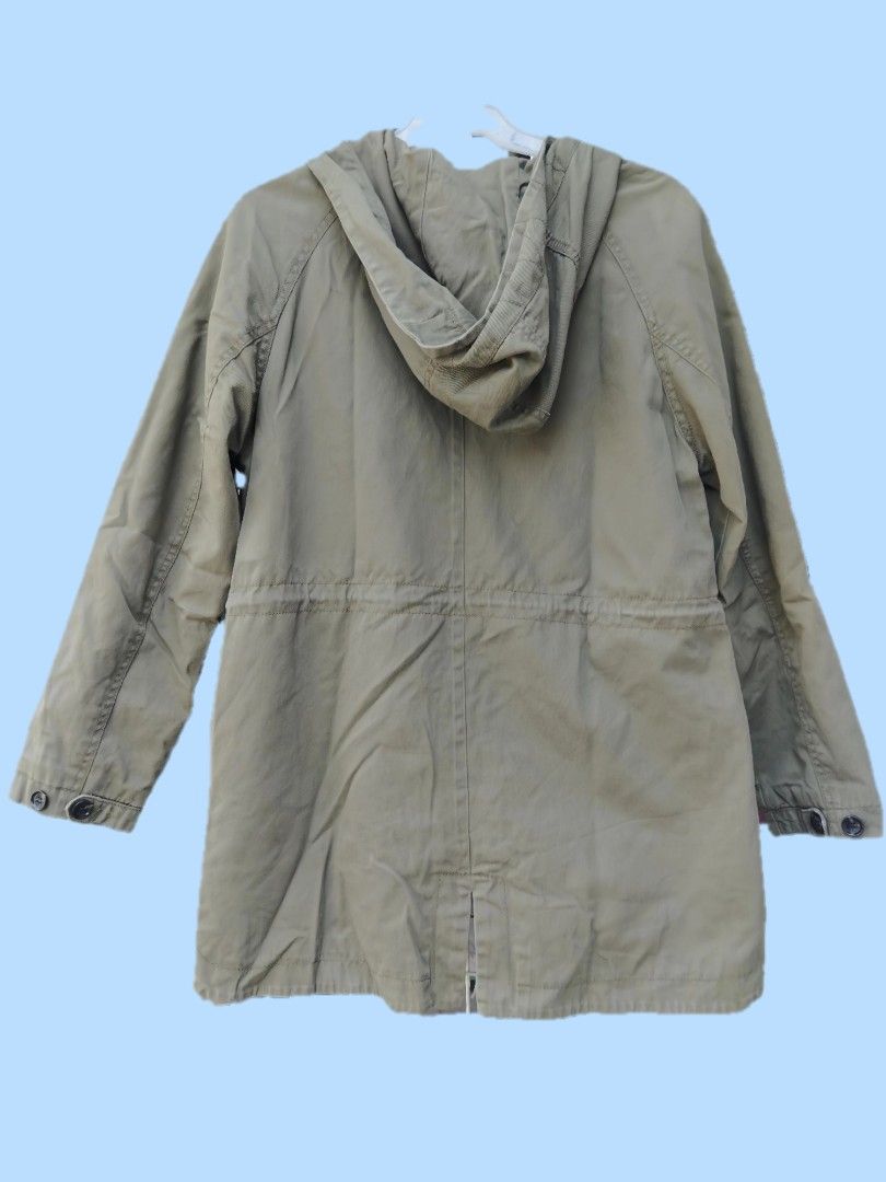 Zara Khaki Hooded Jacket 13/14 (Category: Activewear) located in Davao. Submitted by enchanted08 (Listing ID 1458933857, Image 2). Description: - Zara Khaki Green Parka Jacket - Size: 13/14 (fits 164cm height) - Features: Hood, zip and button closure, pockets - Style: Outerwear for warmth and fashion - Ideal for: Cooler weather.