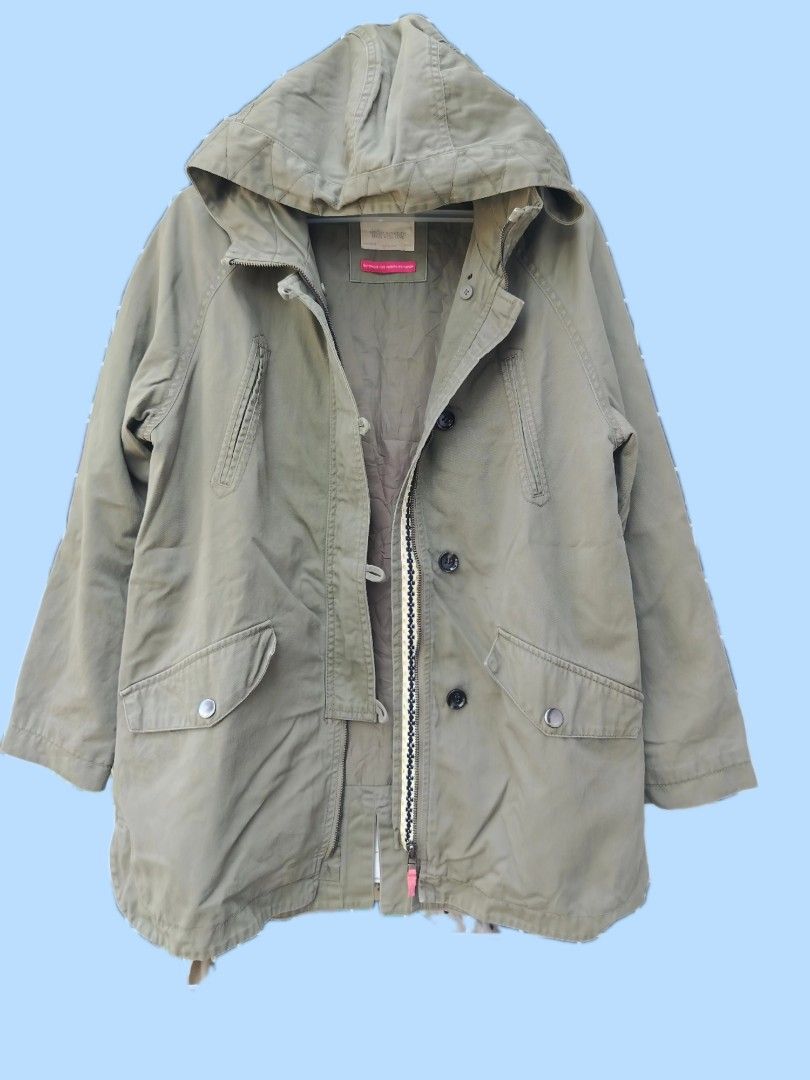 Zara Khaki Hooded Jacket 13/14 (Category: Activewear) located in Davao. Submitted by enchanted08 (Listing ID 1458933857, Image 1). Description: - Zara Khaki Green Parka Jacket - Size: 13/14 (fits 164cm height) - Features: Hood, zip and button closure, pockets - Style: Outerwear for warmth and fashion - Ideal for: Cooler weather.