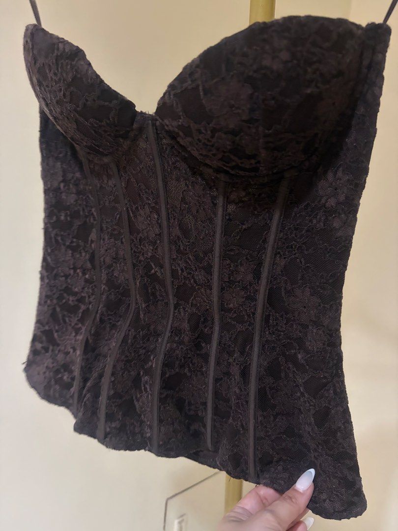 Zara lace corset (Category: Others Tops) located in Mandaluyong City. Submitted by rachel.cadiz (Listing ID 1458957531, Image 3). Description: Used only once (saglit lang with tag pa, nakalimutan kunin tag) Bought at Sm mega Zara originally P2395 im excellent condition Med on tag fits small-Med (stretchy) Very nice in actual.