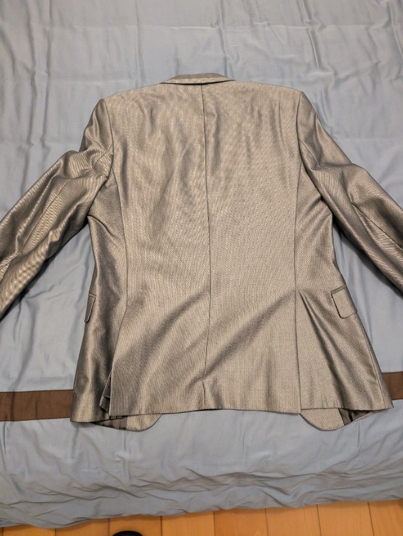 Zara Man Silver Textured Blazer (Category: Coats, Jackets and Outerwear) located in Manila. Submitted by seanapaul (Listing ID 1458901949, Image 2). Description: - Zara Man Silver Blazer - Textured fabric all over - Two-button closure - Two front pockets - Made in Morocco - Perfect for dressing up or down - size XS-S (46 EU).