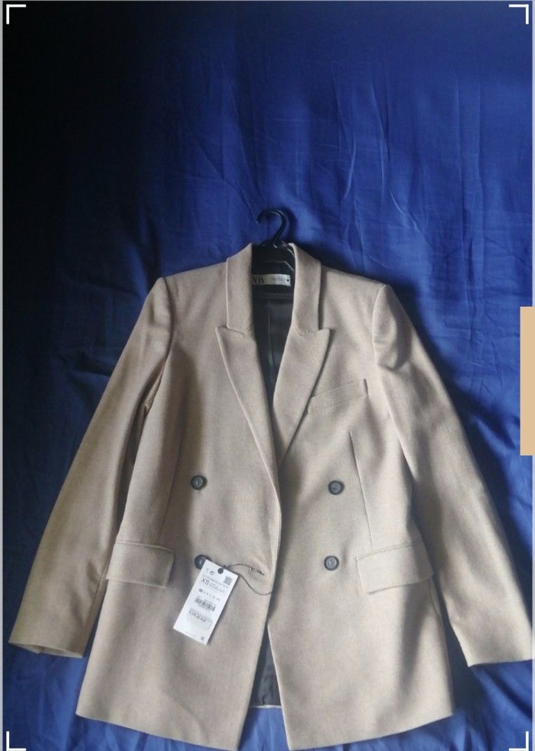 ZARA Oversize Wool Blend Blazer Beige (Category: Coats, Jackets and Outerwear) located in Manila. Submitted by closet_purging (Listing ID 1458942164, Image 2). Description: - Beige oversized blazer from ZARA - Double-breasted with button closure - Ideal for layering over any outfit - Features functional pockets - Brand new with original tags attached RFS: Size too big Disclaimer: The fabric feels itchy because of the wool. It needs to be treated 