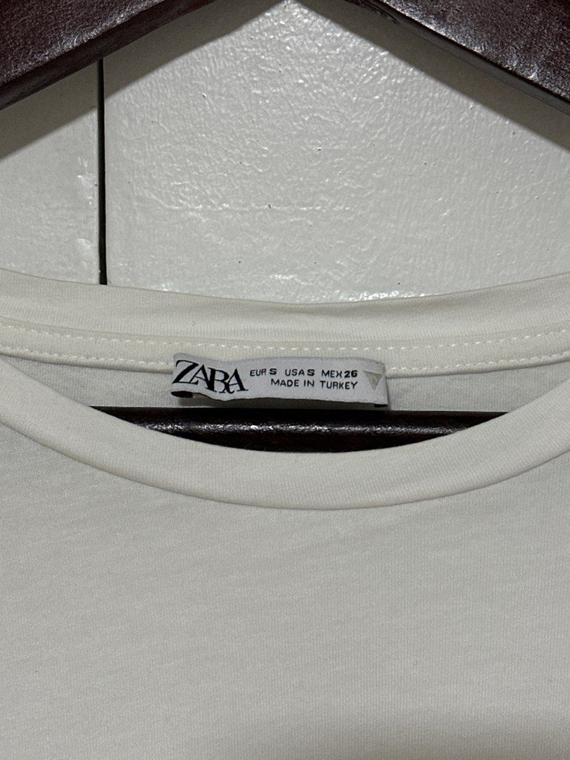 Zara White Eyelet Puff Sleeve Top Size S (Category: Blouses) located in Pasig City. Submitted by tinqsalazar (Listing ID 1458925541, Image 2). Description: - White Zara top - Puff sleeves with eyelet embroidery detail - Short sleeves with elasticated cuffs - Crew neck - Cropped fit - Versatile for casual or dressed-up occasions.