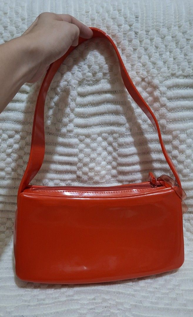 100% ORIGINAL MELISSA BAG (Category: Shoulder Bags) located in Manila. Submitted by mydytrends (Listing ID 1460907188, Image 3). Description: NEGO PRICE FOR SURE MINER 🥰 - 100% Original Melissa Bag -Model Name: MELISSA BAGUETE + CAMILA COUTINHO - Well-scented - Eye-catching vibrant red color - Durable and signature PVC material - Stylish and compact design -Comes with dustbag.