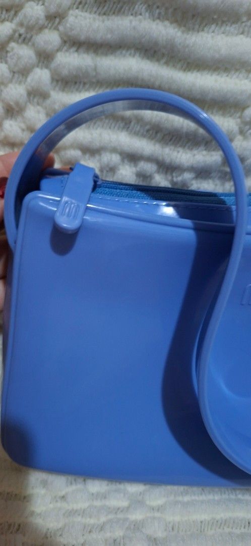 100% ORIGINAL MELISSA BAG (Category: Shoulder Bags) located in Manila. Submitted by mydytrends (Listing ID 1460907323, Image 3). Description: NEGO PRICE FOR SURE MINER 🥰 - 100% Original Melissa Bag -Model Name: MELISSA BAGUETE + CAMILA COUTINHO - Well-scented - Eye-catching vibrant blue color - Durable and signature PVC material - Stylish and compact design -Comes with dustbag.