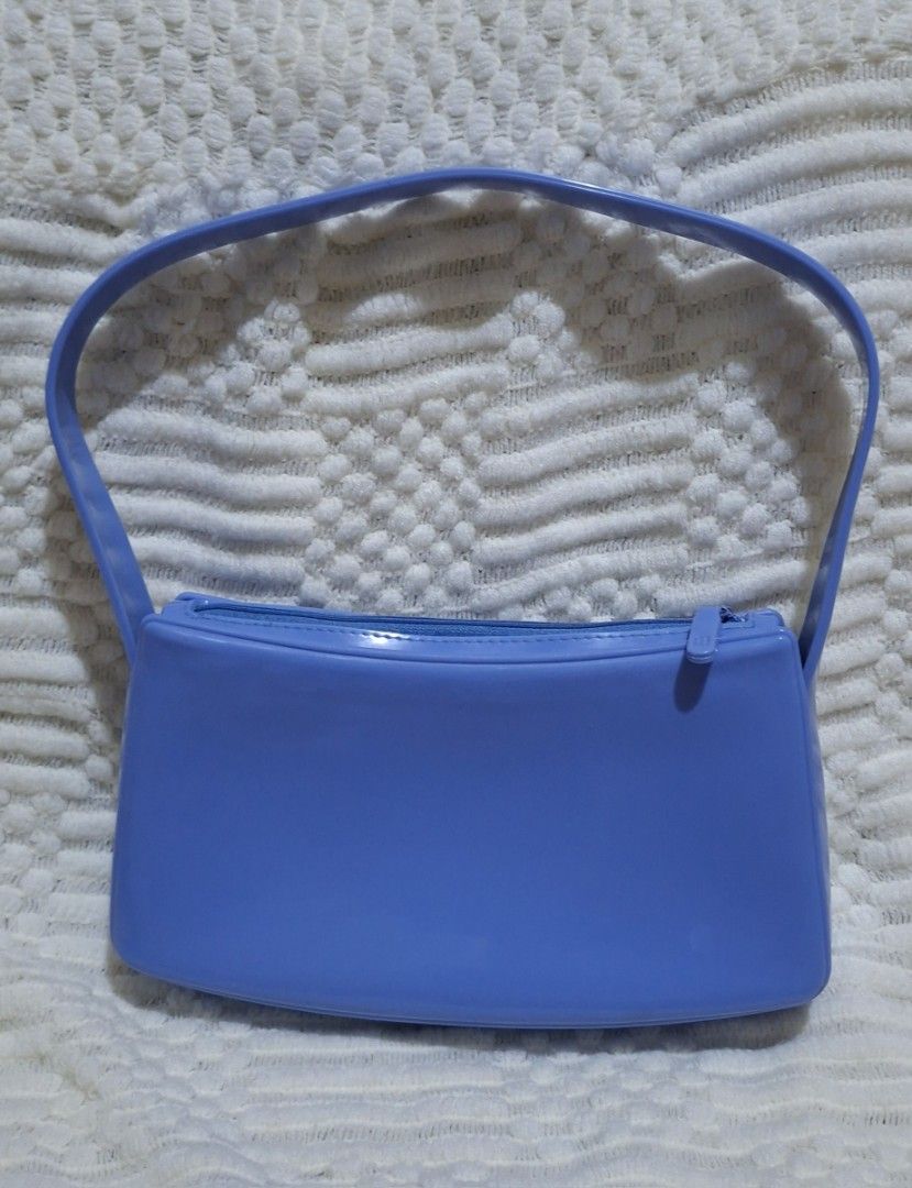 100% ORIGINAL MELISSA BAG (Category: Shoulder Bags) located in Manila. Submitted by mydytrends (Listing ID 1460907323, Image 2). Description: NEGO PRICE FOR SURE MINER 🥰 - 100% Original Melissa Bag -Model Name: MELISSA BAGUETE + CAMILA COUTINHO - Well-scented - Eye-catching vibrant blue color - Durable and signature PVC material - Stylish and compact design -Comes with dustbag.