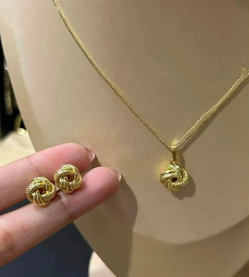 14K Vermeil Gold Knot 2n1 Set (Category: Necklaces) located in Caloocan City. Submitted by cheskhaionlinestore2.0 (Listing ID 1460752255, Image 1). Description: New Collection 🥰 14k GOLD VERMEIL Knot 2n1 Set ₱1200 only📌 What is Vermeil Gold? 14K Vermiel Gold Gold vermeil (pronounced ver-may) is a high-quality type of gold-plated jewelry defined by a sterling silver base metal, a thick gold layer (at least 2.5 microns), and a gold purity of 10 k