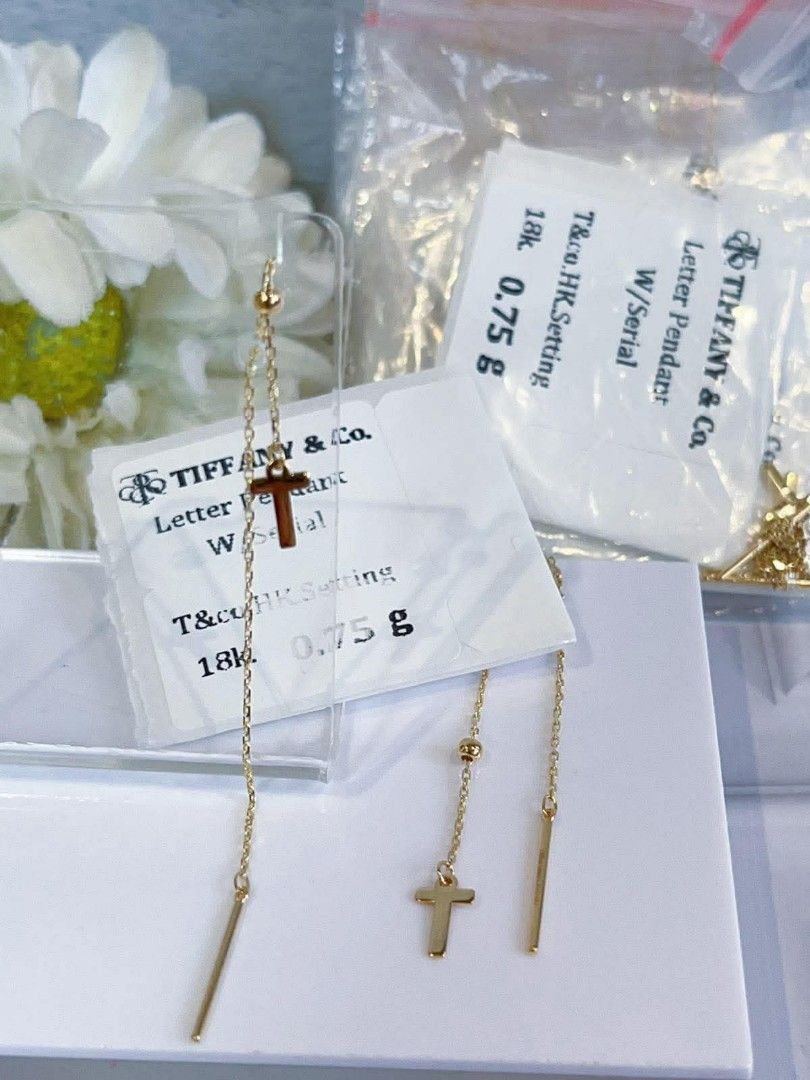 18k HongKong setting gold initial dangling earrings (Category: Earrings) located in Manila. Submitted by bhelgoldseller2ndaccount (Listing ID 1460834954, Image 2). Description: New!!✨New!!✨New!! 18k HongKong setting Gold 8500/g 💯pawnable/naisasanla 💯with high appraisal rate 💯good investment 💯Direct supplier price 👉OPEN for resellers 🌺please take time to evaluate their actual sizes and grams 👉Best panggift for all occasions ✅ Sold per grams