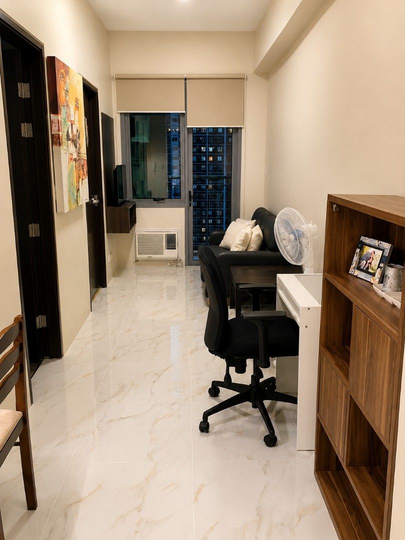 1 BEDROOM IN PARKWEST (Category: Apartments & Condos) located in Paranaque City. Submitted by ldcangeli (Listing ID 1460884057, Image 1). Description: 🏙️ FOR RENT | PARKWEST – NORTH BGC, TAGUIG Looking for a comfortable and move-in-ready home in BGC? ✨ This fully furnished 1-bedroom unit at Parkwest offers a convenient location in Grand Central Park, perfect for professionals, couples, or anyone looking to live near the heart of BGC. 📍 PARKWEST