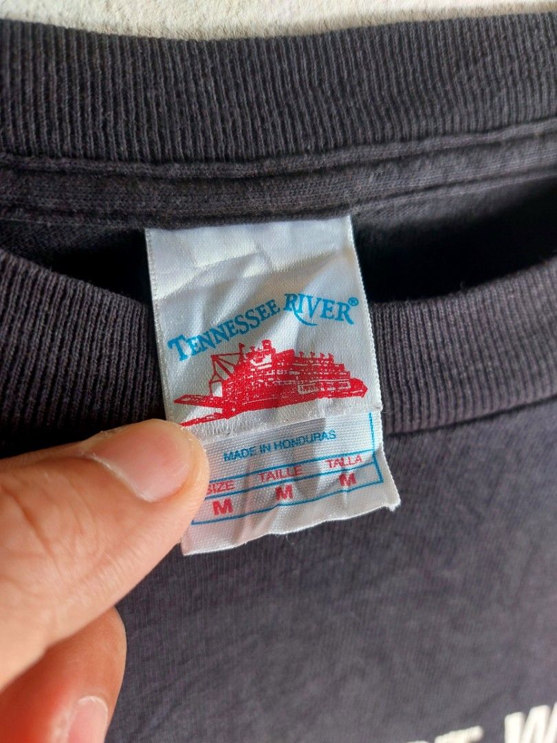 2000's Humor Tee (Category: Tshirts & Polo Shirts ) located in Palayan City. Submitted by akhai420 (Listing ID 1460733546, Image 3). Description: - Brand: Tennessee River - Graphic Tee - Text: "IF I GOT SMART WITH YOU How Would You Know?" - Origin: Made in Honduras - Size: Medium - Style: Great for casual wear or as a statement piece.