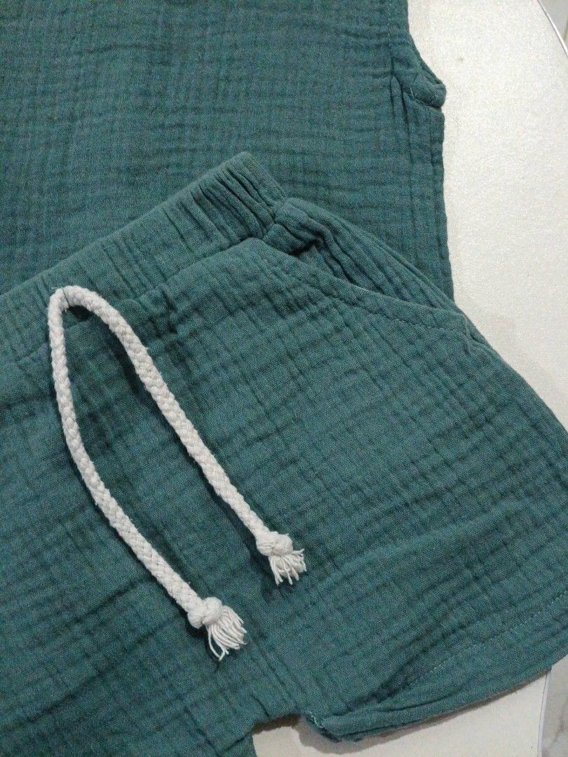 2 PIECE SET INFANT WEAR (Category: Babies & Kids Fashion) located in Baguio. Submitted by ellromavariety (Listing ID 1460904779, Image 2). Description: 2 PIECE SUMMER OUTFIT Size on tag: 80 (9-12 estimate) Set made from lightweight, breathable crinkled muslin cotton gauze.The set includes a sleeveless tank top paired with matching pull-on elastic waistband shorts featuring a thick white cotton rope drawstring..