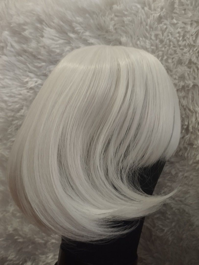 2B Wig Nier Automata - Short White Wig with Bangs (Category: Hair Accessories) located in Valenzuela. Submitted by maehrshmallow (Listing ID 1460741669, Image 1). Description: - Short white wig with bangs - Perfect for 2B Cosplay - Manmei Brand - Cancelled Cosplan, Never Used.