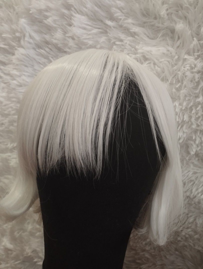 2B Wig Nier Automata - Short White Wig with Bangs (Category: Hair Accessories) located in Valenzuela. Submitted by maehrshmallow (Listing ID 1460741669, Image 3). Description: - Short white wig with bangs - Perfect for 2B Cosplay - Manmei Brand - Cancelled Cosplan, Never Used.