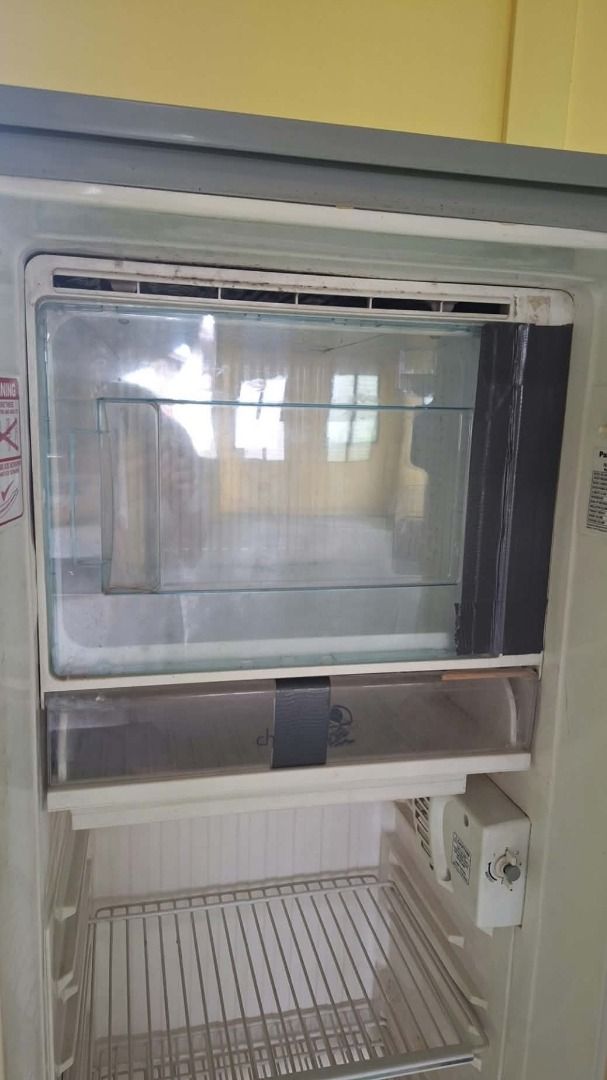 2nd-hand manual defrost Panasonic refrigerator (Category: Refrigerators and Freezers) located in Rizal. Submitted by fiercebird.b6eb0b (Listing ID 1460916381, Image 1). Description: - Manual DeFrost refrigerator - Energy Efficiency: 277 (2 Stars) - Volume: 217 Liters - Model: Panasonic RVT-B083WBC - In good working condition - Broken freezer and chiller doors.