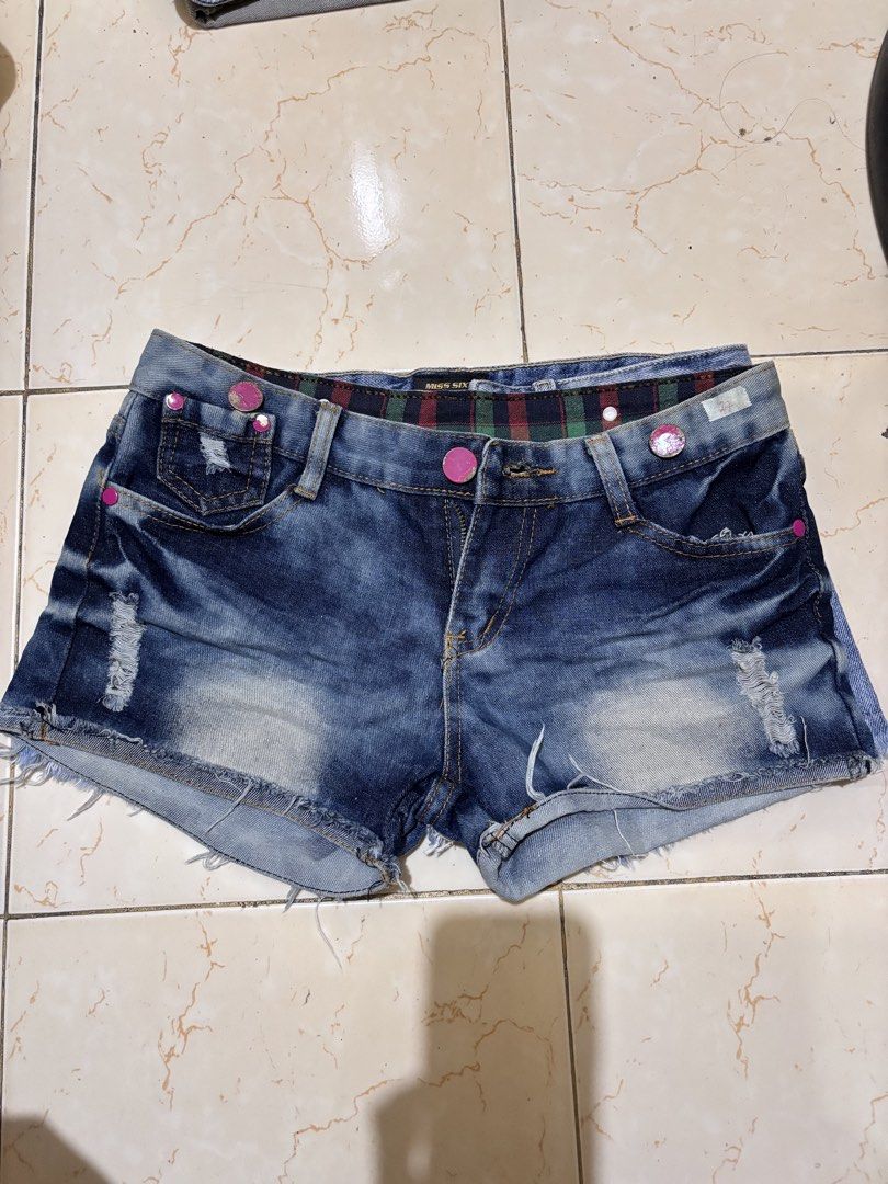 2pcs bundle low waist denim shorts (Category: Shorts) located in Makati City. Submitted by passinggems (Listing ID 1460817870, Image 3). Description: Waistband: 27 inches Low waist MOP: Gcash, BDO MOD: LBC or same-day delivery. Buyer shoulders shipping fee.