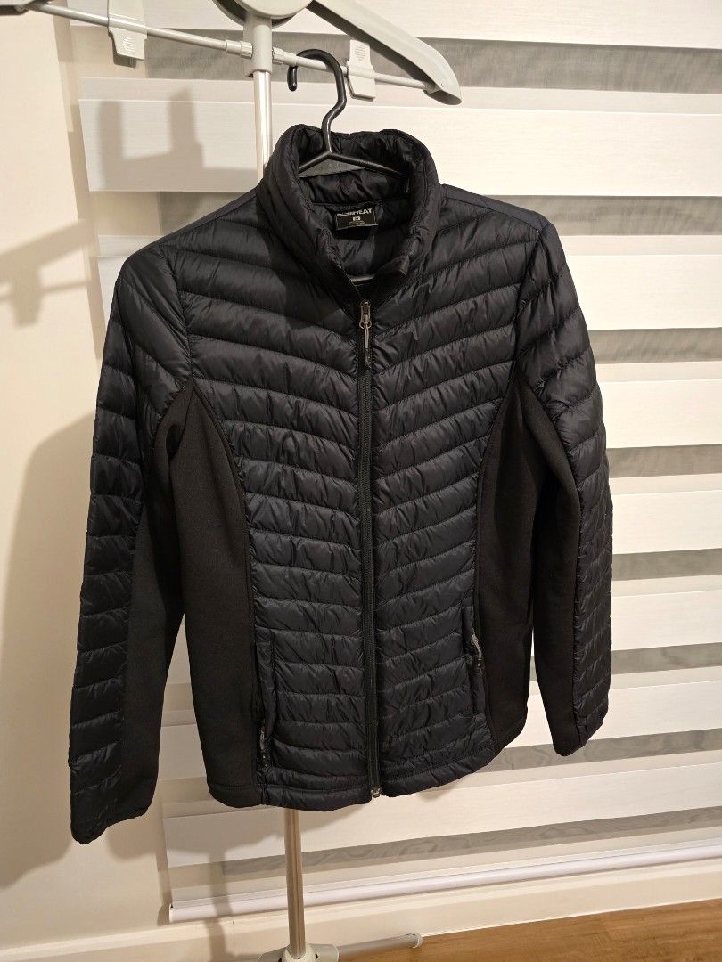32 Degrees Heat Black Puffer Jacket Size M (Category: Coats, Jackets and Outerwear) located in Paranaque City. Submitted by incognitopawikan (Listing ID 1460885132, Image 1). Description: - Brand: 32 Degrees Heat - Type: Black Puffer Jacket - Design: Quilted with fleece side panels - Closure: Full zip front - Size: Medium (M) - Features: Lightweight, warm, great for layering or standalone wear.