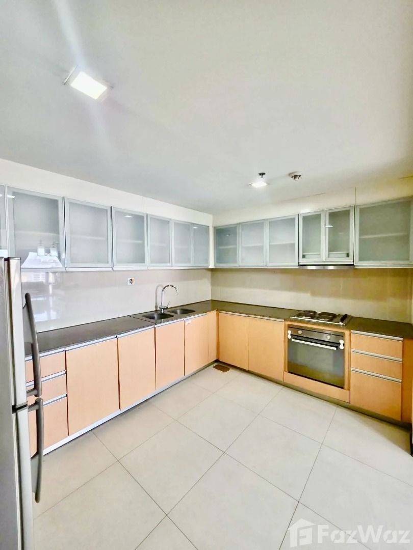 3 Bedroom Condo for rent at Two Central (Category: Apartments & Condos) located in Makati City. Submitted by propertyproph (Listing ID 1460790678, Image 3). Description: 🏙️ Condo for Rent – ₱90,000/Month 📍 Two Central, Makati City Enjoy comfortable city living in this fully furnished 3-bedroom residence with 113 sqm of spacious living space. Located in the heart of Makati, this move-in-ready home is ideal for families and professionals seeking 
